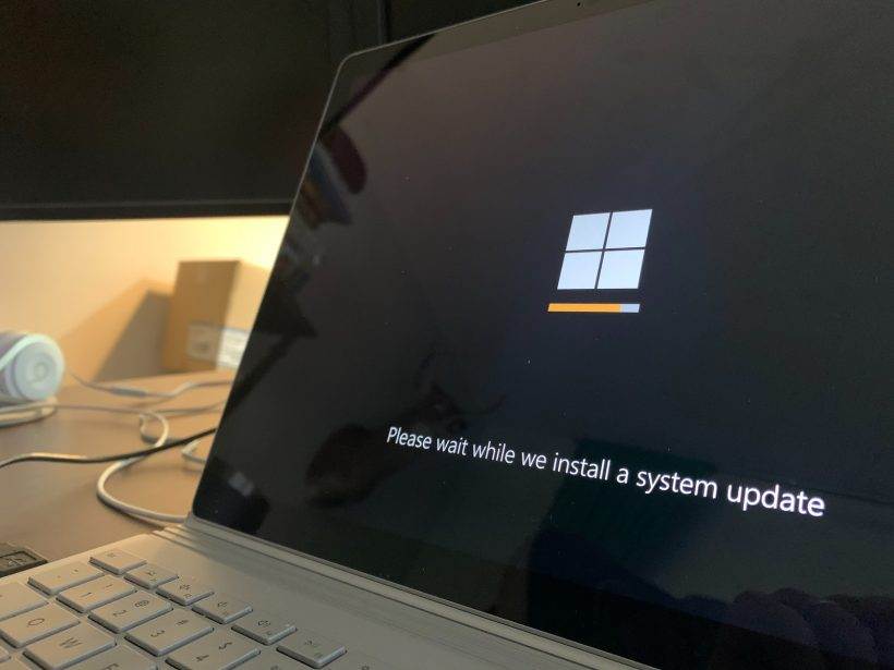 Cum să botezi Windows 10 de pe un stick USB?